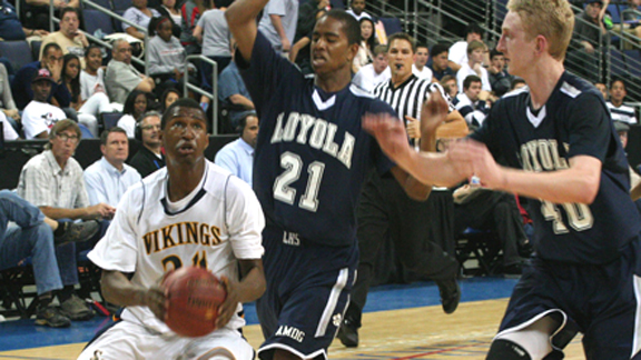 Jordan Matthews of Santa Monica drives to the bucket in SoCal D1 final against Loyola. With just under three seconds left, he hit game-winning 3-pointer to send SaMoHi to Sacramento.   