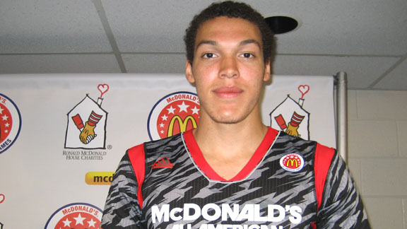 Aaron Gordon of San Jose Mitty led his West team to victory at the 2013 McDonald's All-American Game. He is California's first game MVP at the event since La Costa Canyon's Chase Budinger in 2006 and the fifth overall.   