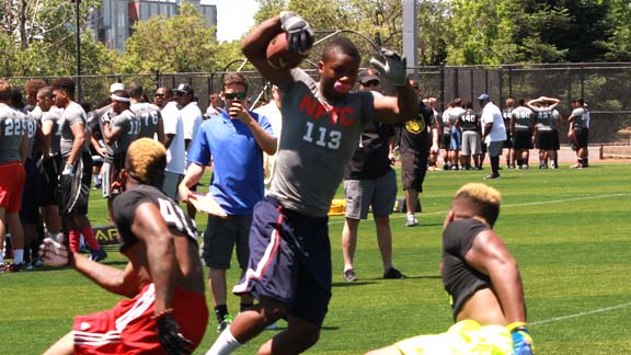 Big-time running back Joe Mixon from Freedom of Oakley displays shifty moves during NorCal NFTC back in May. Photo: Tom Hauck (Student Sports).