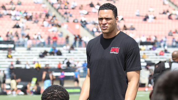 Tony Gonzalez will eventually retire as one of the best tight ends to ever play in the NFL. He spoke to athletes last March at the Cerritos College NFTC. Photo Student Sports.