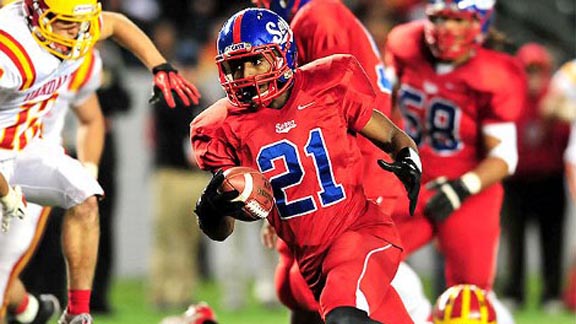 Adoree' Jackson of No. 4 Gardena Serra breaks loose for one of three touchdowns he scored in last season's D2 state bowl game. Photo: Courtesy Student Sports.