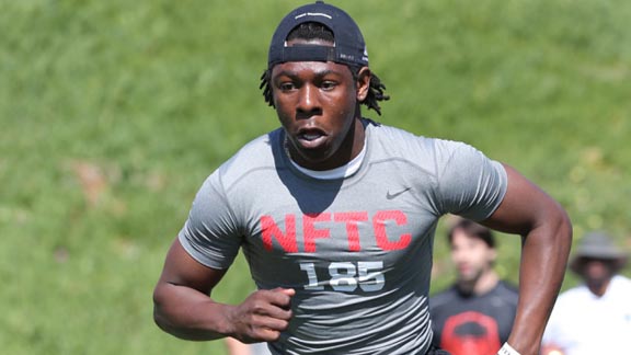 Senior linebacker Dwight Williams from No. 4 Serra of Gardena runs 40-yard dash at 2013 Southern California Nike Camp. Photo: Tom Hauck (courtesy Student Sports).