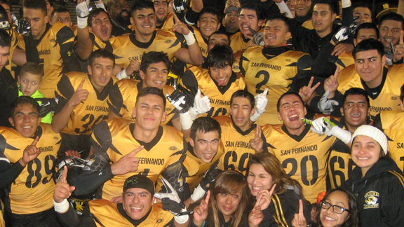 San Fernando players celebrate after winning CIF L.A. City Section Division II title and completing 14-0 season. Photo: Ronnie Flores.
