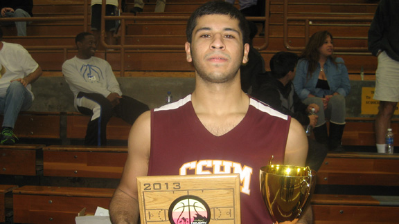 The play of unsigned guard Joey Covarrubias has Cantwell Sacred Heart of Montebello in serious contention for a berth in the new CIFSS Open Division playoffs. Photo: Ronnie Flores