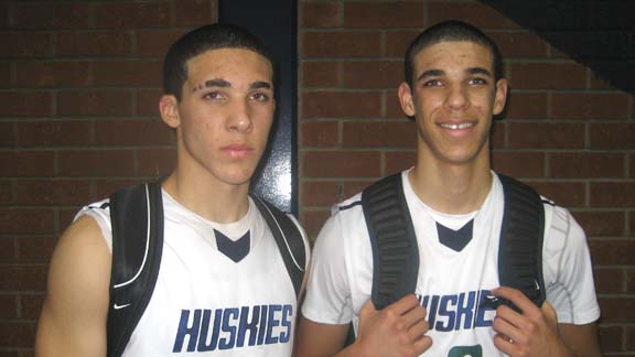 Freshman LiAngelo Ball (left) and his older brother Lonzo Ball are prominent members of the all-state freshman and all-state sophomore teams. Photo: Ronnie Flores.