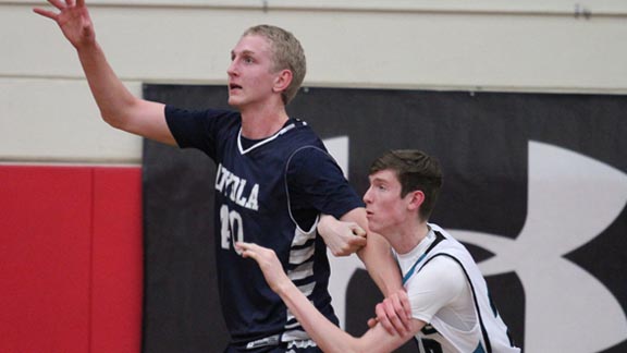 At 7-1, McDonald's All-American Thomas Welsh often has a size advantage for Loyola of Los Angeles. Cubs face Mission Viejo Saturday in CIF D1 SoCal quarterfinals. Photo: Andrew Drennen/Student Sports.