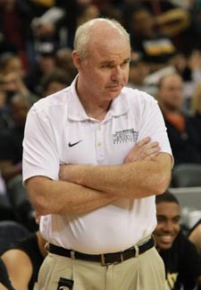 Bishop Montgomery head coach Doug Mitchell directs team in last year's D4 state final. Photo: Willie Eashman.