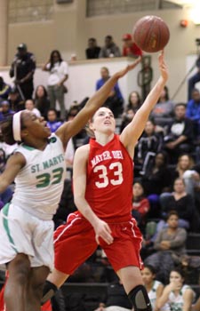 Samuelson scores above during a game in her junior year in which Mater Dei defeated St. Mary's of Stockton at the West Coast Jamboree. Photo: Willie Eashman.