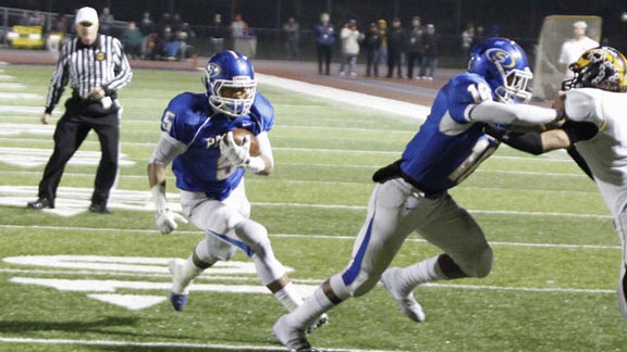 Kelepi Lataimua is about to score for Serra against Del Oro of Loomis during 2013 NorCal Division I bowl game. Photo: SerraHS.com.