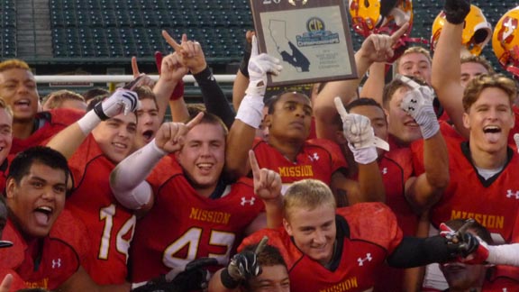 Mission Viejo players celebrate after winning CIF Southern Section West Valley Division title on Saturday at Anaheim Stadium over Vista Murrieta. Photo: Mark Tennis.