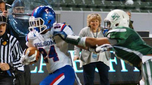 Folsom's Tre Green scores one of the two TDs he had in 68-7 win last Friday over Oceanside in CIF D1 state final. The Bulldogs moved up to No. 2 in this season's final state rankings at 16-0. Photo: Phillip Walton/SportStars.