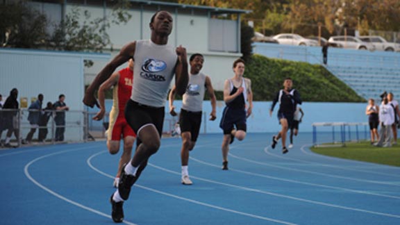 Partipants in a track meet fly around the surface at Palisades High School. The Pali track will host the first Cal-Hi Sports/Gold Medal Excellence Speed Camp on Jan. 31. Photo: palihigh.org.