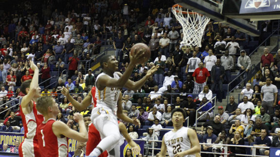 Austin Walker of Bishop O'Dowd is about to score the game-tying basket with 10.1 seconds left in Open Division final against Mater Dei. Photo: Willie Eashman.