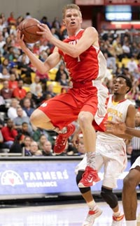 Mater Dei senior Rex Pflueger soared for 23 points in Saturday's win over Fairfax. Photo: Josh Barber/OCSidelines.com.