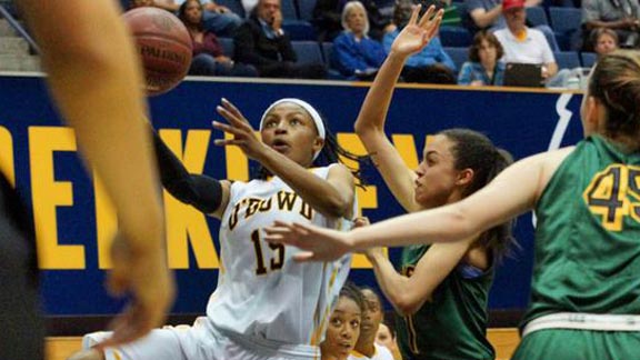 Kansas-bound Aisia Robertson knifes through the Brea Olinda defense for Oakland Bishop O'Dowd during CIF Division III state final. Photo: Phillip Walton/SportStars.