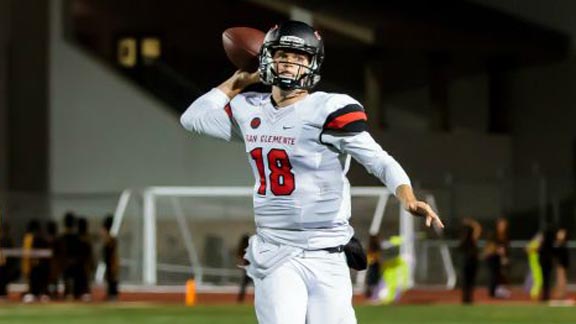 San Clemente QB Sam Darnold throws on the run during game last season. He led the team to 12 wins. Photo: Craig Takata/OCSidelines.com.