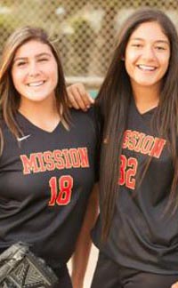 McQuillin and teammate Alyssa Palomino flip-flopped as state players of the year in 2013 and 2014 among sophomores and juniors. Photo: Nadia Martinez/OCSidelines.com.