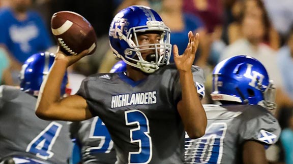 La Habra QB Eric Barriere connected on Hail Mary pass in team's win over Los Alamitos. Combined with only loss being to Mission Viejo, Highlanders are rising. Photo: Craig Takata/OCSidelines.com.