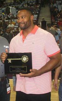Elk Grove grad and longtime NFL player Lance Briggs was honored last season at a Sacramento Kings game. Photo: Elk Grove Thundering Herd on Facebook.com.  