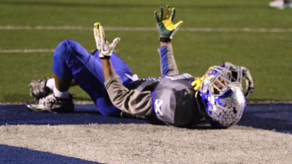 Players from La Habra reacted with disbelief and joy after game-winning play vs. San Clemente in CIFSS Southwest Division final on Friday. Photo: Patrick Takkinen/OCSidelines.com.