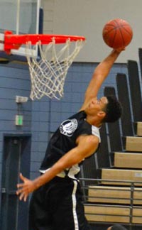 Trey Smith prepares to dunk for Saddleback Valley Christian during fall league game. Photo: Twitter.com.