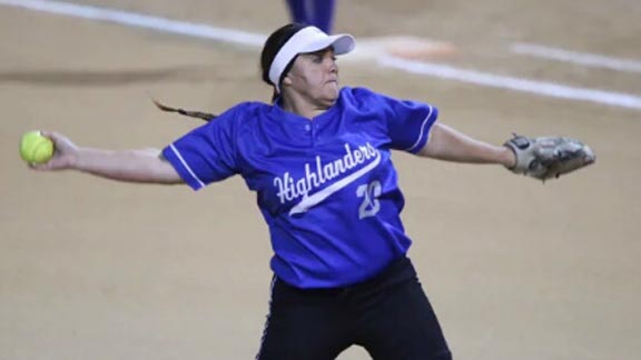 Janelle Rodriguez delivers a pitch for La Habra in Monday night game this week vs El Modena of Orange. Photo: Patrick Takkinen/OCSidelines.com.