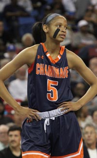 Leaonna Odom scored 33 pts in state final one week after hitting buzzer-beating 3-pointer in SoCal final. Photo: Willie Eashman.