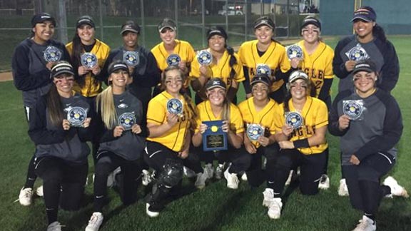 The team at Etiwanda poses for photo after winning a tournament earlier this season. If the Eagles win the tourney they're currently playing in, they'll also be ranked No. 1 in the state and No. 1 in the nation. Photo: Twitter.com.