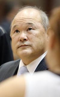 Mike Takayama is shown coaching at Del Oro when he won his 600th game. Photo: auburnjournal.com.