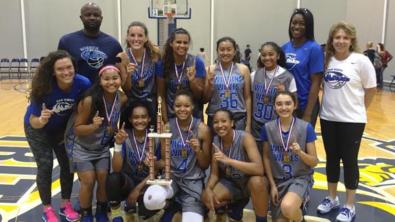 Team of girls competing as Wiggins Waves but all from La Jolla Country Day impressed during all of the games it played at this year's San Diego Classic. Photo: Harold Abend.