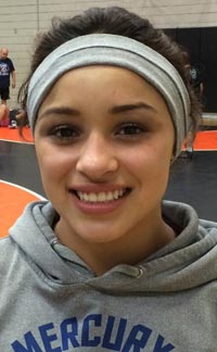 Gracie Figueroa of Selma was one of the most impressive wrestlers in the state as a sophomore. Photo: vidaenelvalle.com.