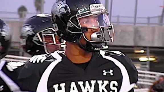 There will be much focus by college coaches on Jalen Hall and other highly ranked junior teammates at Hawkins of Los Angeles this season. Photo: utrsportsmedia.com.
