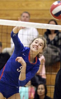 Anne Crouch from St. Ignatius of San Francisco slams one down during match from earlier this season. Photo: @SIScores/Twitter.com.