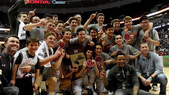 Oak Park players celebrate CIF Southern Section title. The Eagles are a contender for Open Division this season. Photo: Twitter.com.