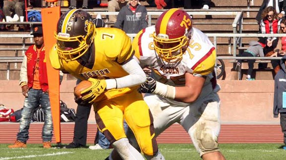 Ronald Phelps had a dominating game as a defensive lineman for San Francisco Lincoln in annual SF Turkey Day championship played at historic Kezar Stadium. Photo: Willie Eashman.