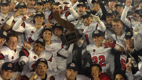 Coming from 17-0 deficit, San Clemente earned CIF state title on Saturday over Del Oro and showed one town, one team spirit. Photo: Paul Muyskens.